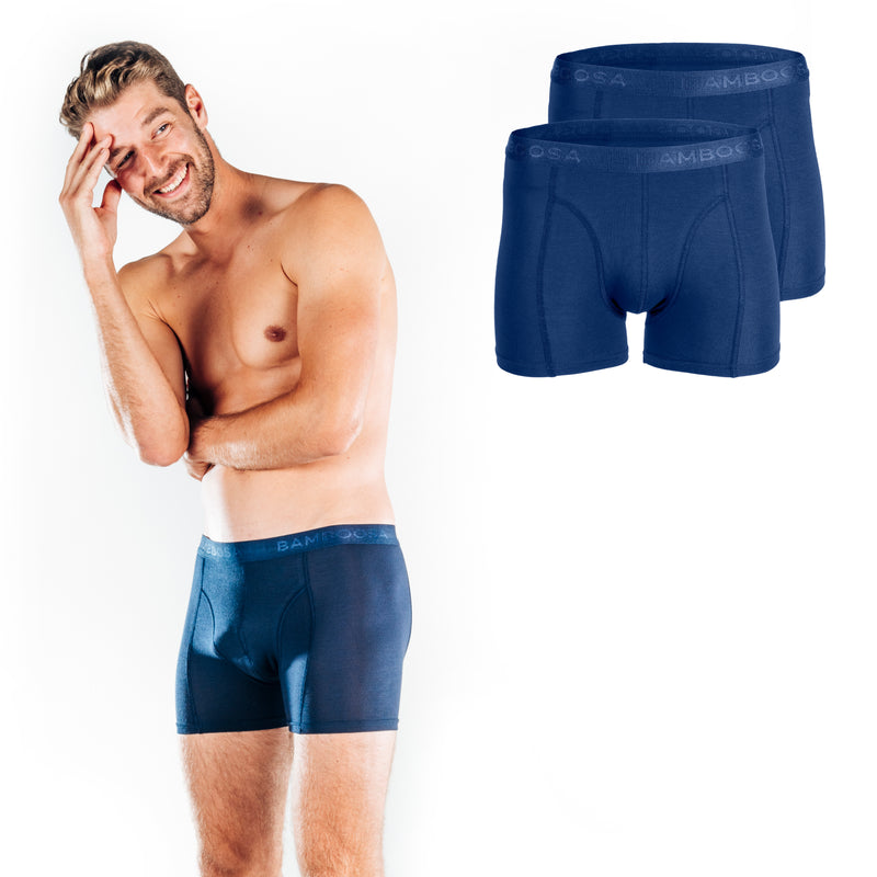 Bamboe boxershorts Lewis marineblauw op model vooraanzicht